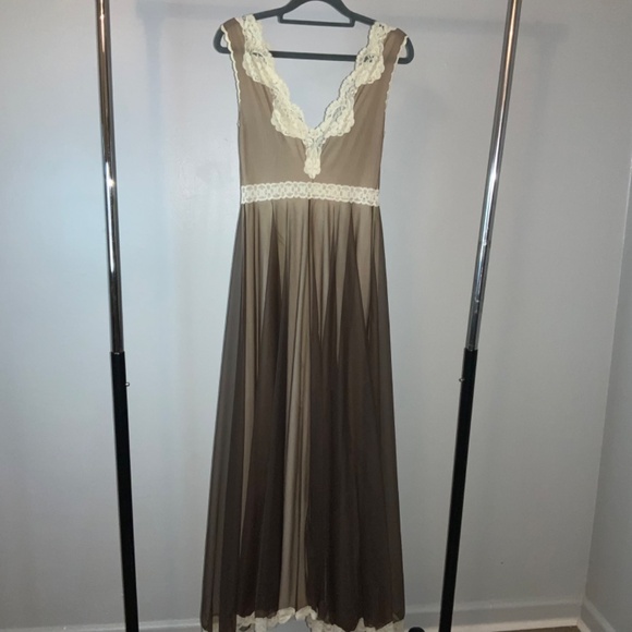 Elegant Lace Trimmed Brown Nightgown Sz Med - Picture 5 of 11